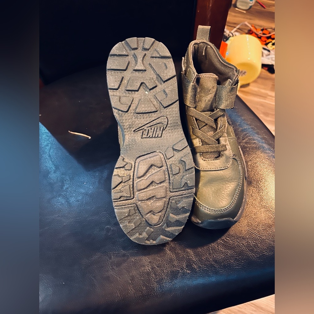 Kids Nike boots